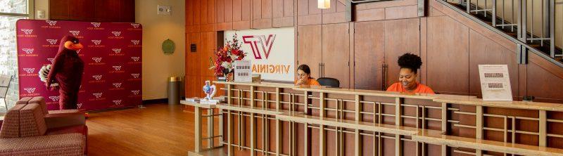 The 访问or and Undergraduate 招生 Center, Front Desk.